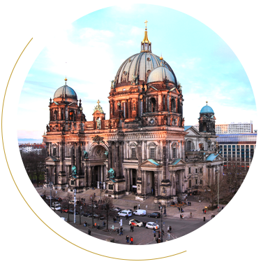 DESIGN ART Designart 'Berlin at Dawn with Dramatic Sky' Cityscape Disc Metal Artwork